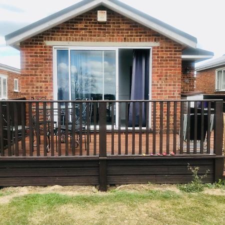 Leysdown-On-Sea Saddlebrook Holiday Park 3 Bedroom Brick Built Chalet Bungalow エクステリア 写真