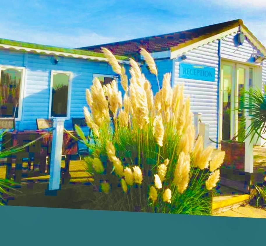 Leysdown-On-Sea Saddlebrook Holiday Park 3 Bedroom Brick Built Chalet Bungalow エクステリア 写真